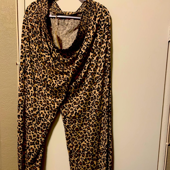 ✂️💲✂️Women’s Leopard Loungers XXL -  $20 - Picture 1 of 3